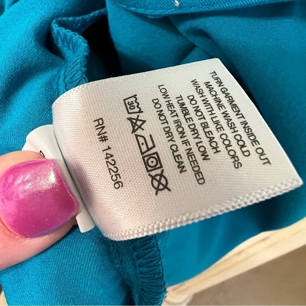 FIGS Women’s Casma Three Pocket Scrub Scrub Top in Limited Edition Teal Size XL - Picture 8 of 12